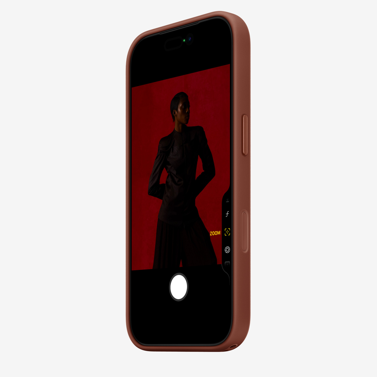 Merkloos geweven hoesje voor iPhone 17 Pro Siennabruin zonder logo – vooraanzicht schuin